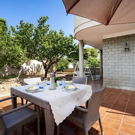 빌라 Elisa's - With Garden *