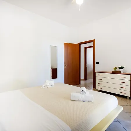 Elisa's - With Garden 바리