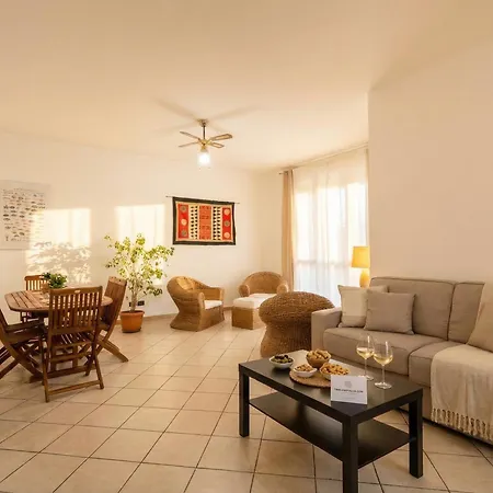 Elisa's - With Garden Bari