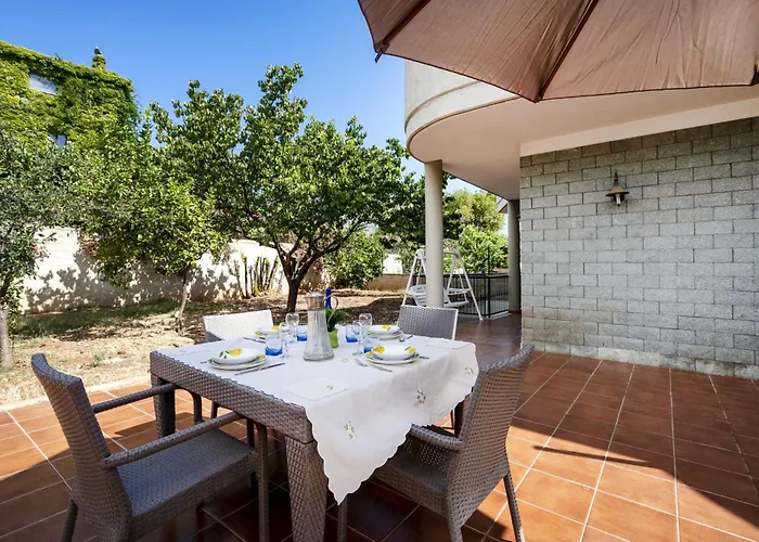 Villa Elisa's - With Garden *