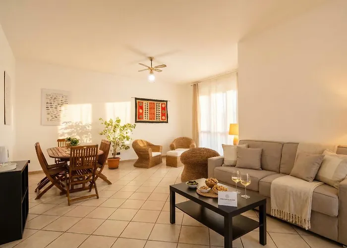 Elisa's - With Garden Bari