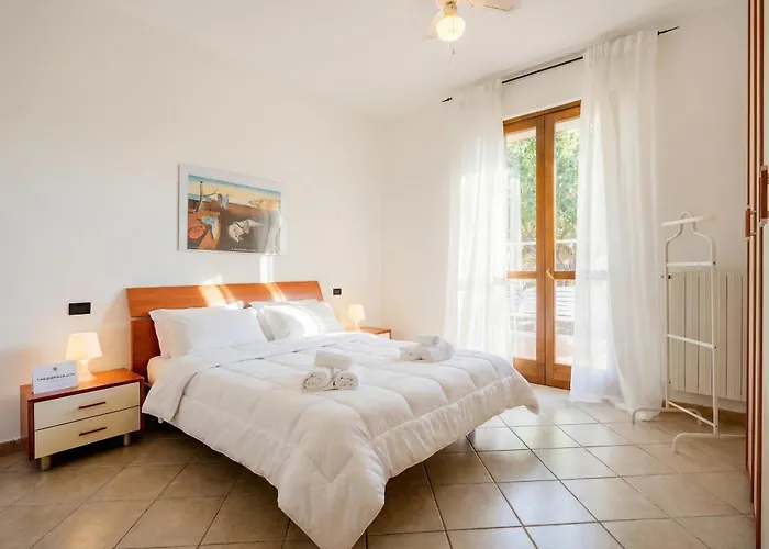 Elisa's - With Garden Villa *