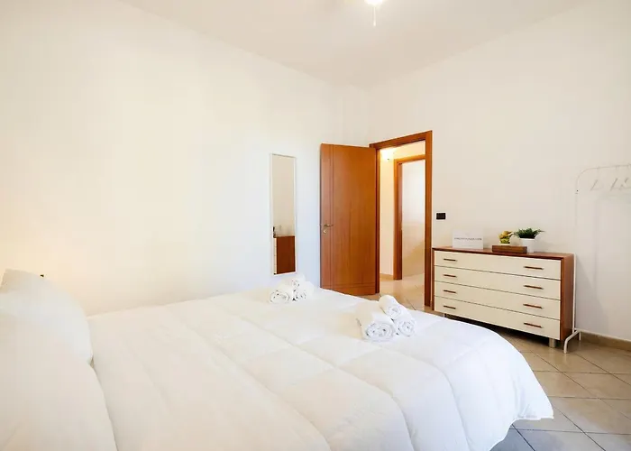 Elisa's - With Garden Villa *