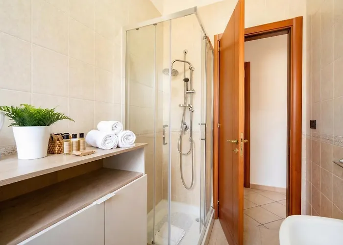 Elisa's - With Garden Bari